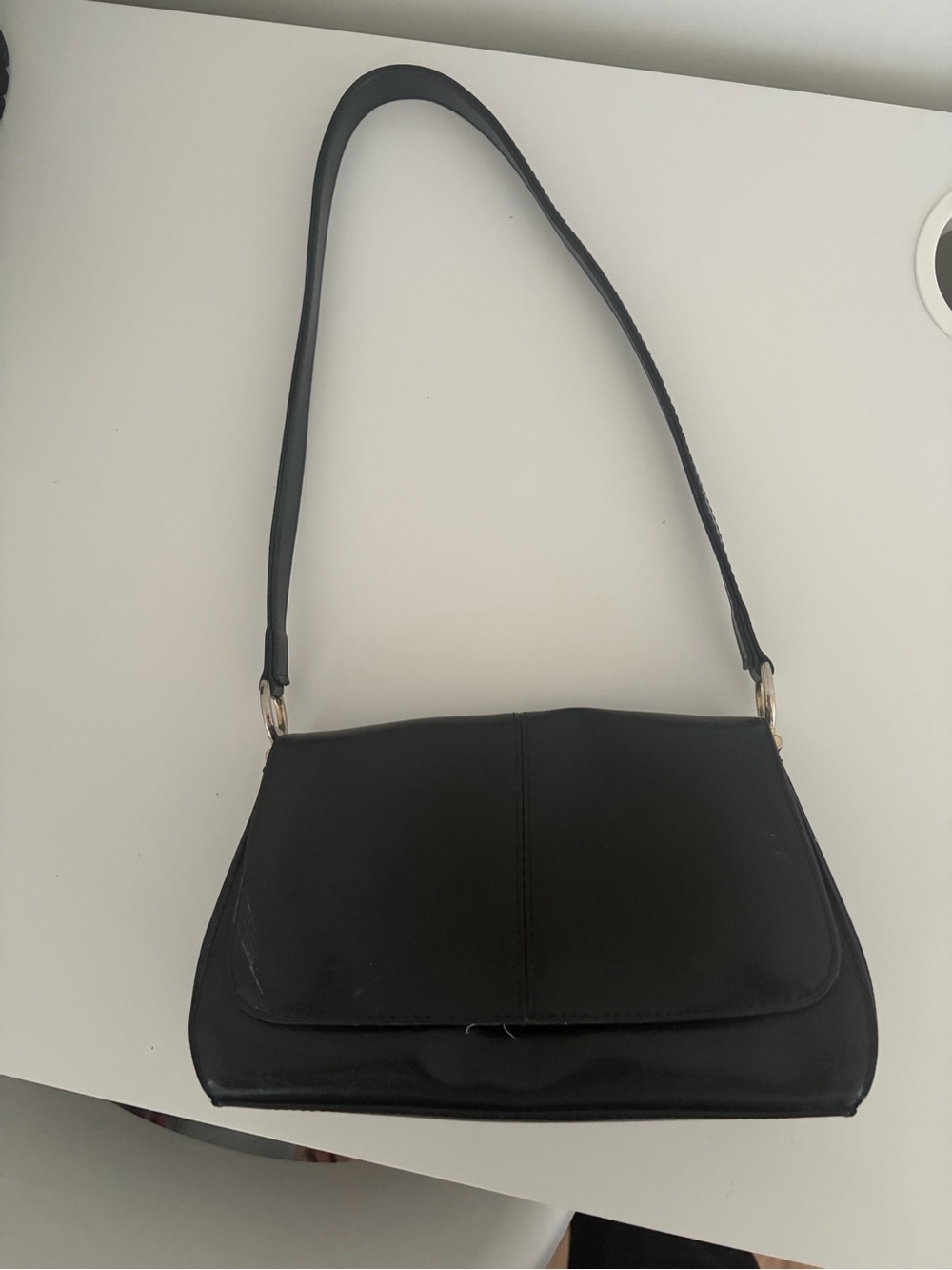 Classic Black Shoulder Bag – Sleek Everyday Purse